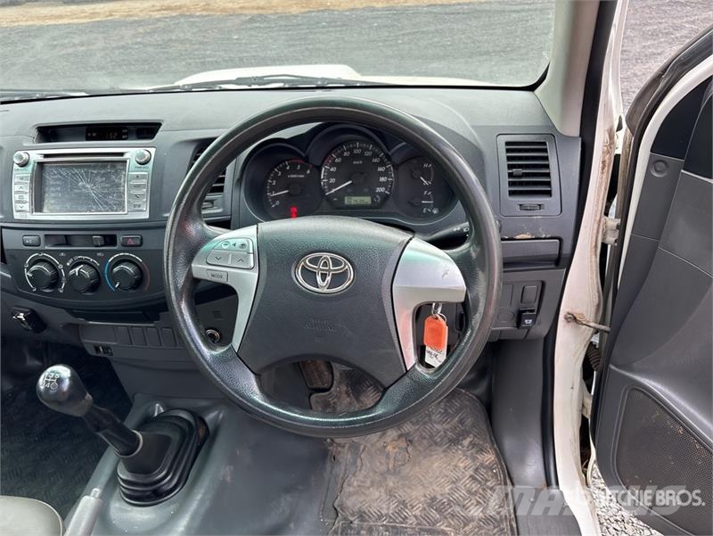 Toyota Hilux Прочие фургоны