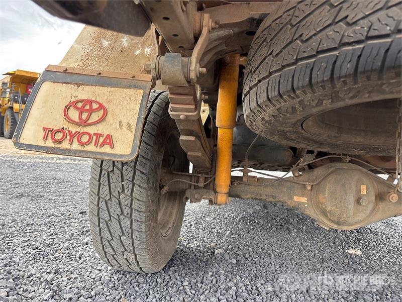Toyota Hilux Прочие фургоны