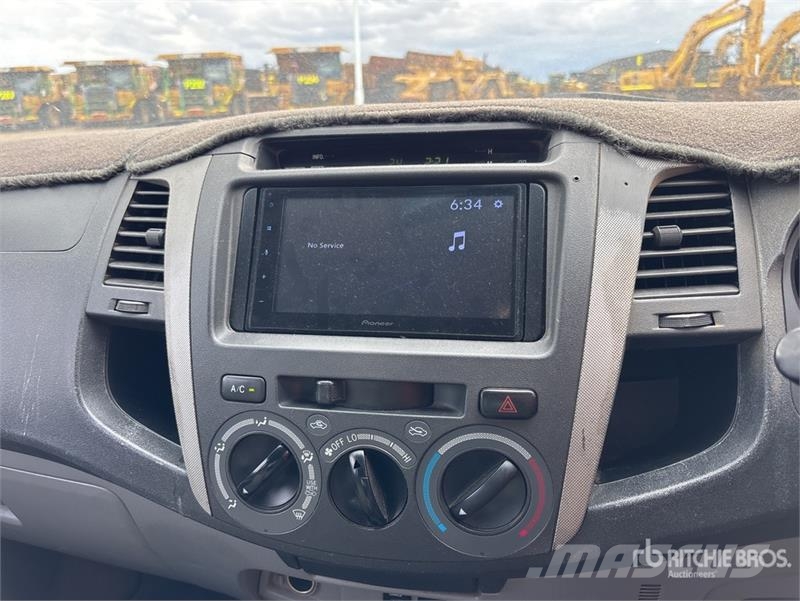 Toyota Hilux Прочие фургоны