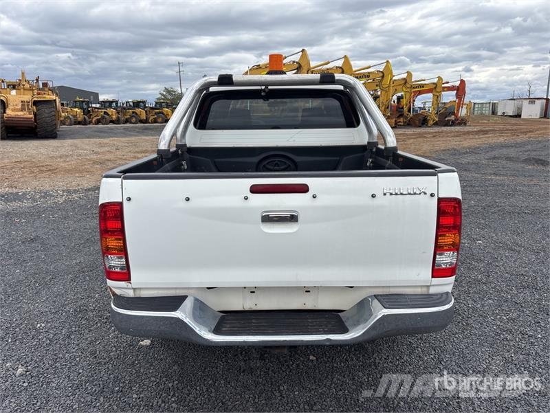 Toyota Hilux Прочие фургоны