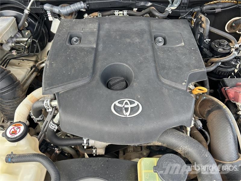 Toyota Hilux Прочие фургоны