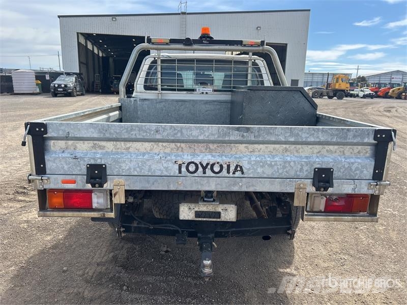 Toyota Hilux Прочие фургоны