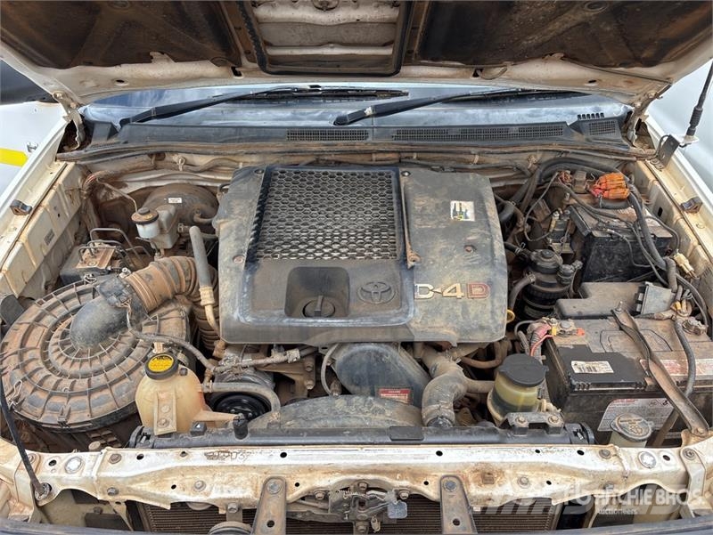 Toyota Hilux Прочие фургоны