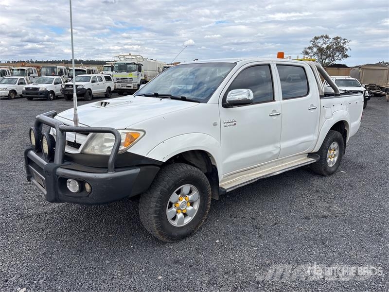 Toyota Hilux Прочие фургоны