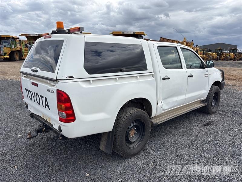 Toyota Hilux Прочие фургоны