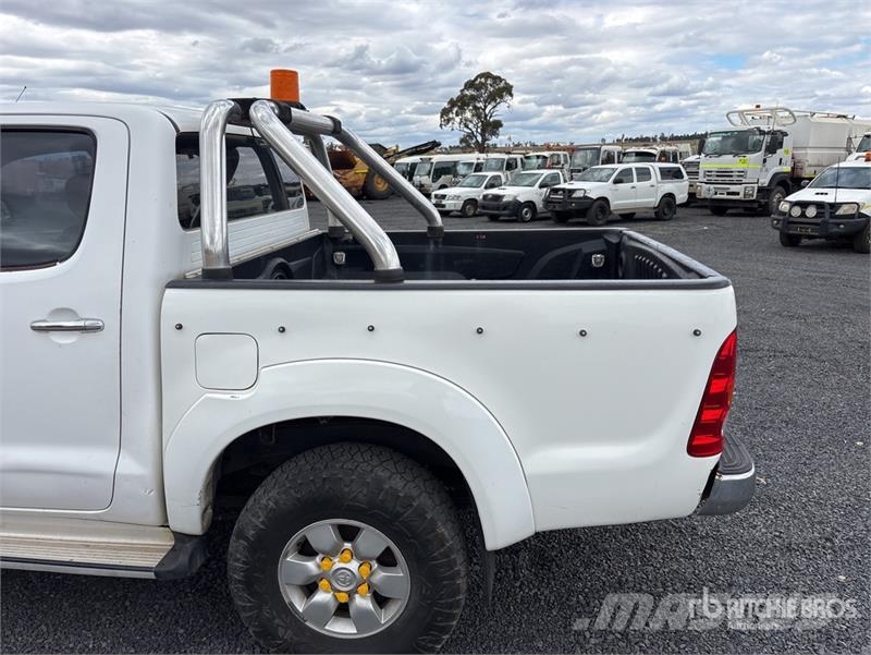 Toyota Hilux Прочие фургоны