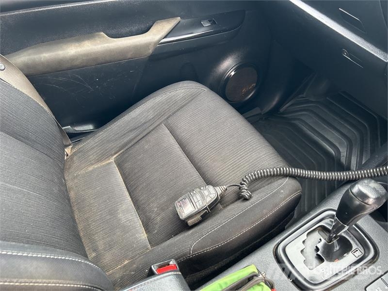 Toyota Hilux Прочие фургоны