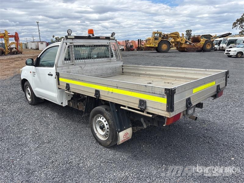 Toyota Hilux Прочие фургоны