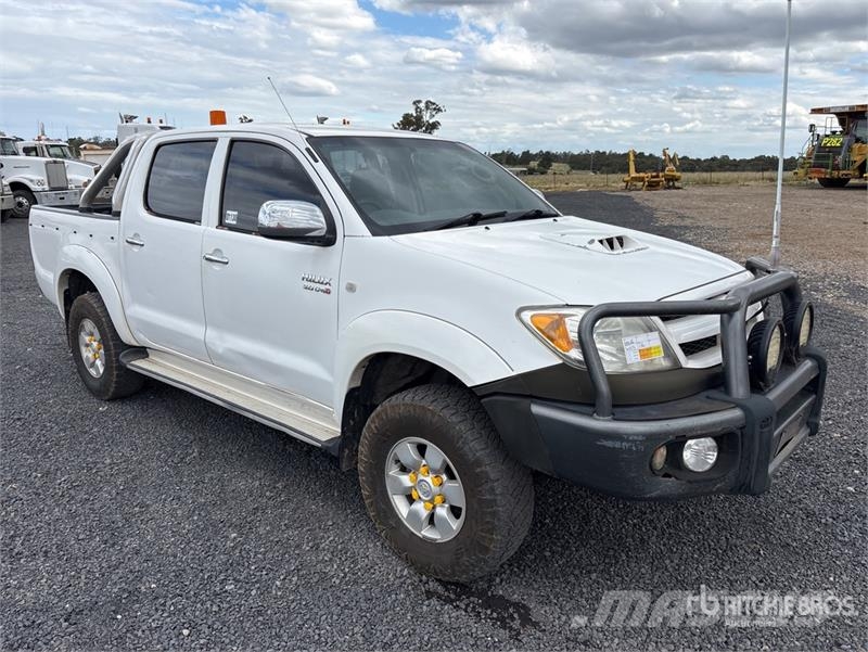 Toyota Hilux Прочие фургоны
