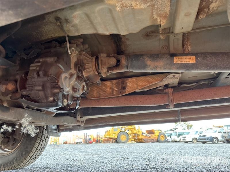 Toyota Hilux Прочие фургоны