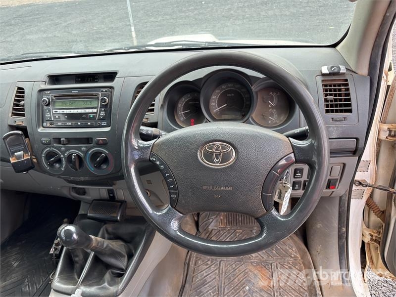 Toyota Hilux Прочие фургоны
