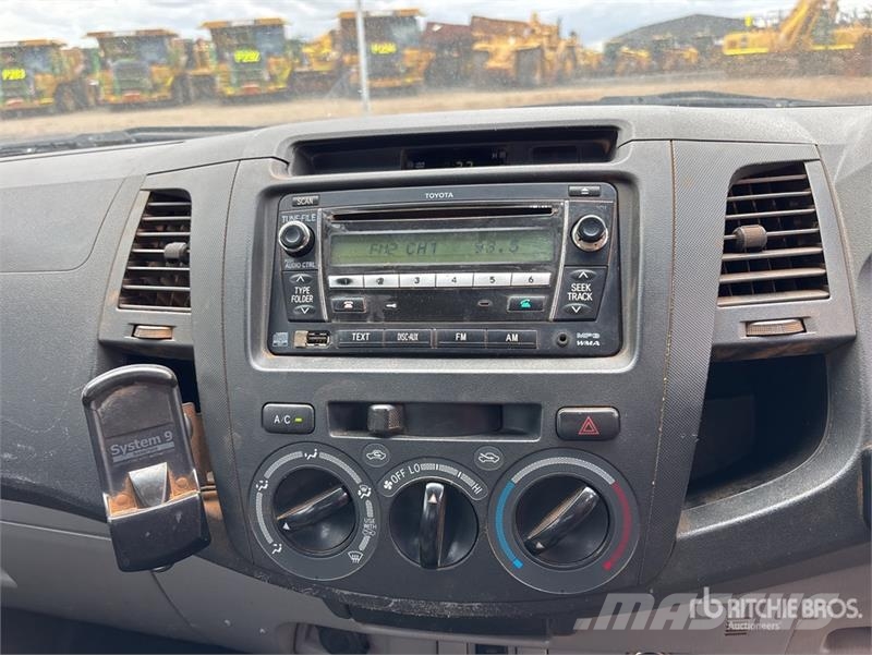 Toyota Hilux Прочие фургоны