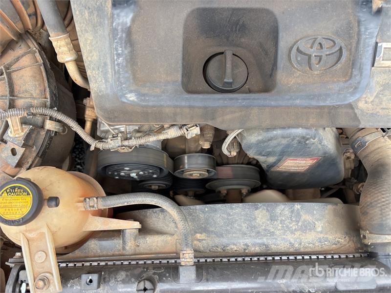 Toyota Hilux Прочие фургоны