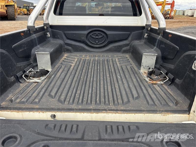 Toyota Hilux Прочие фургоны