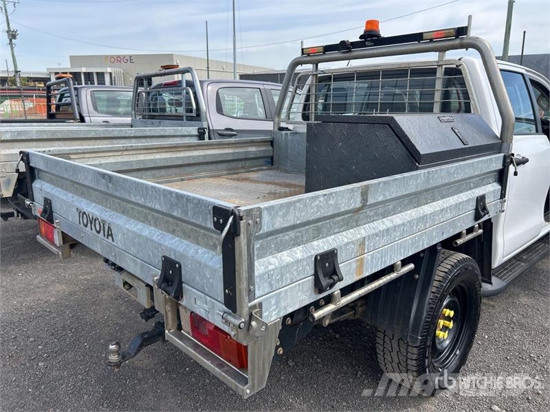 Toyota Hilux Прочие фургоны