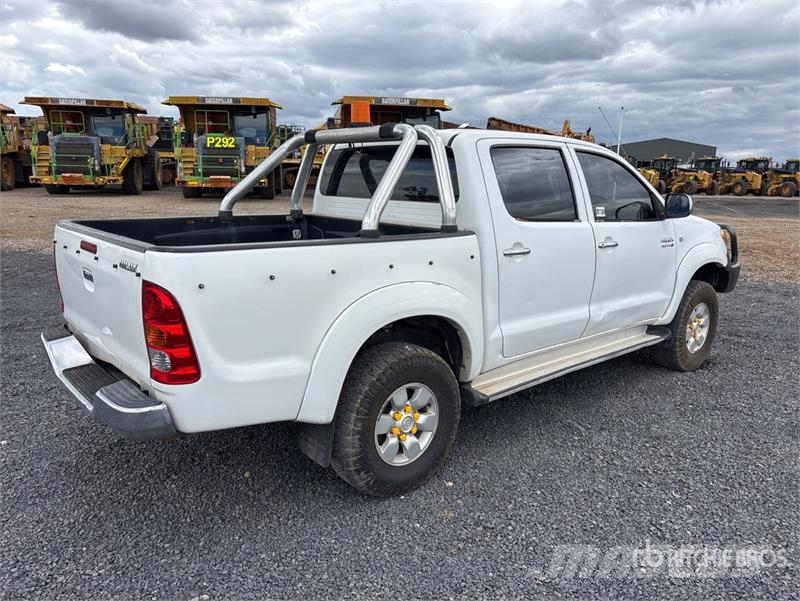 Toyota Hilux Прочие фургоны