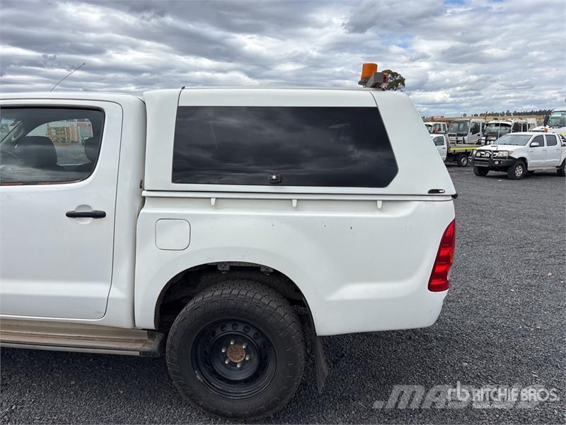 Toyota Hilux Прочие фургоны