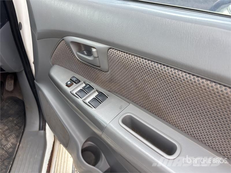 Toyota Hilux Прочие фургоны