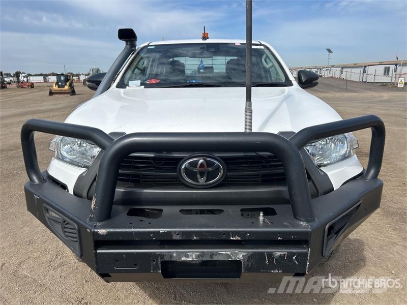 Toyota Hilux Прочие фургоны
