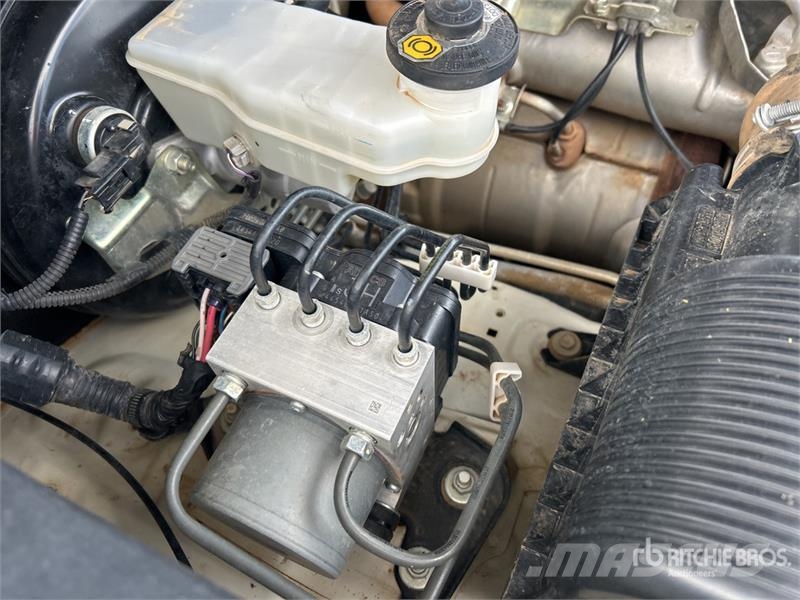 Toyota Hilux Прочие фургоны