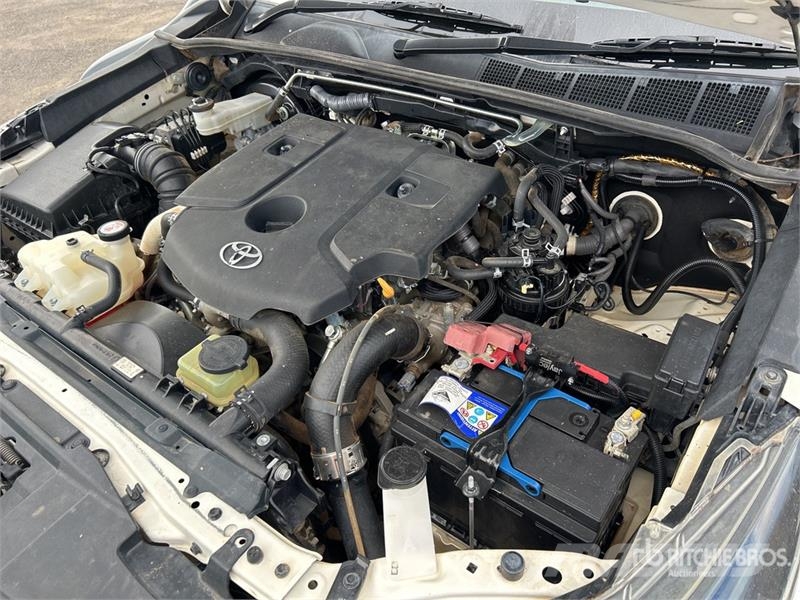Toyota Hilux Прочие фургоны