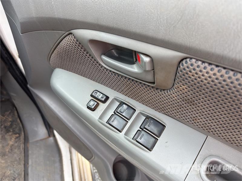 Toyota Hilux Прочие фургоны