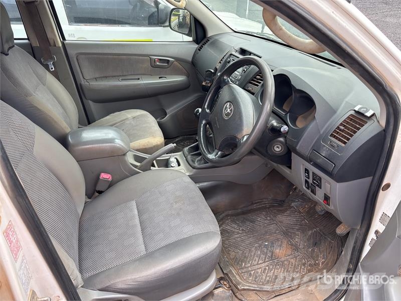 Toyota Hilux Прочие фургоны