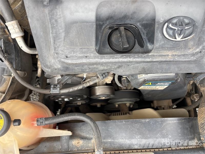 Toyota Hilux Прочие фургоны