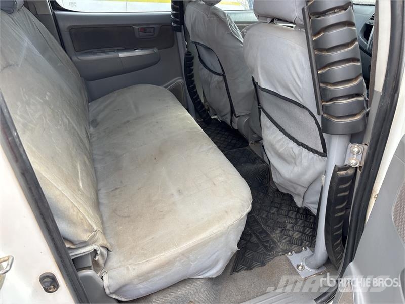 Toyota Hilux Прочие фургоны