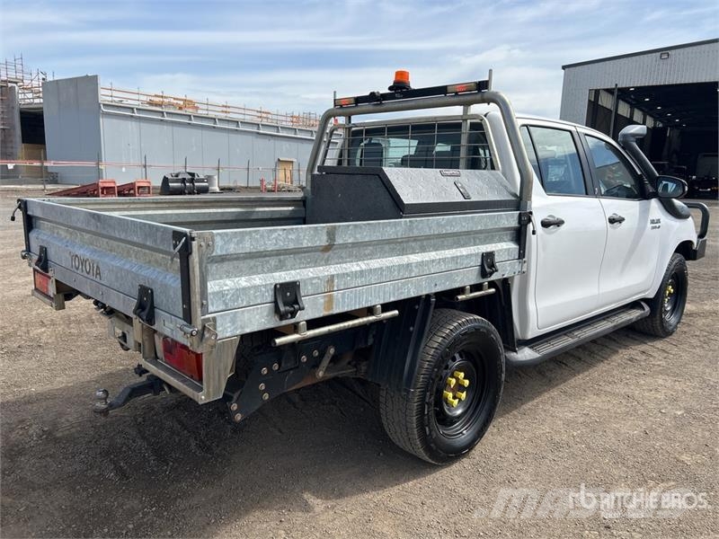Toyota Hilux Прочие фургоны