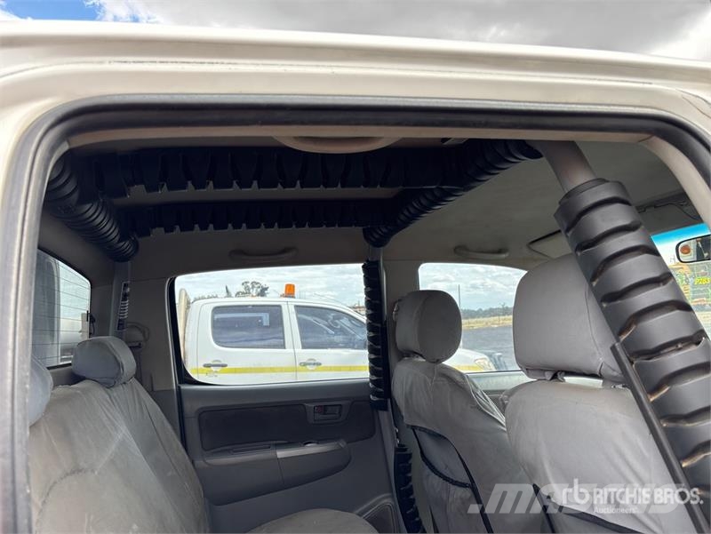 Toyota Hilux Прочие фургоны