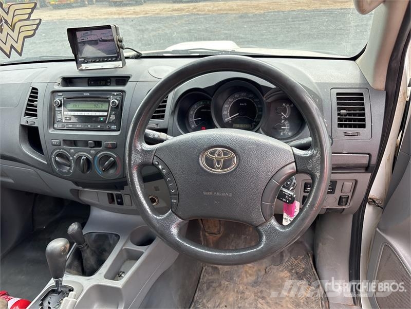 Toyota Hilux Прочие фургоны