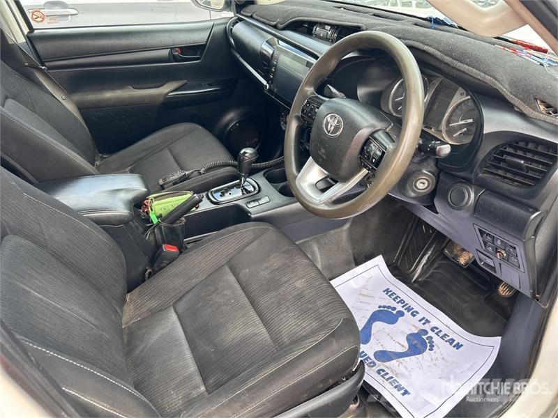 Toyota Hilux Прочие фургоны
