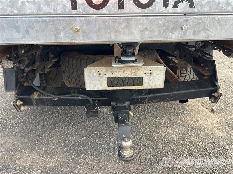 Toyota Hilux Прочие фургоны