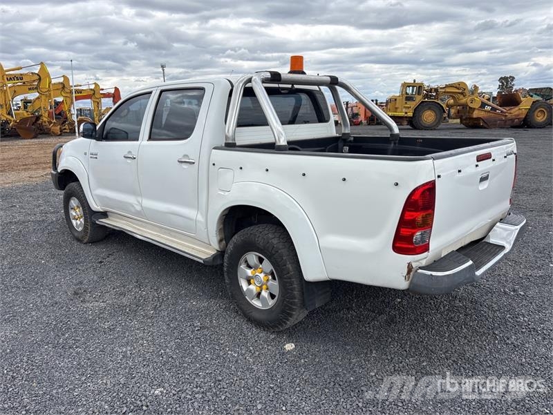 Toyota Hilux Прочие фургоны