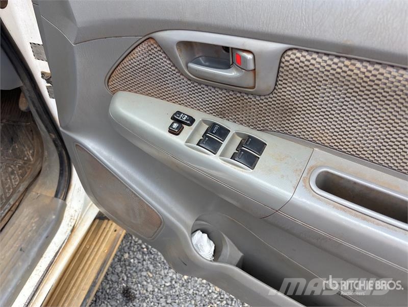 Toyota Hilux Прочие фургоны