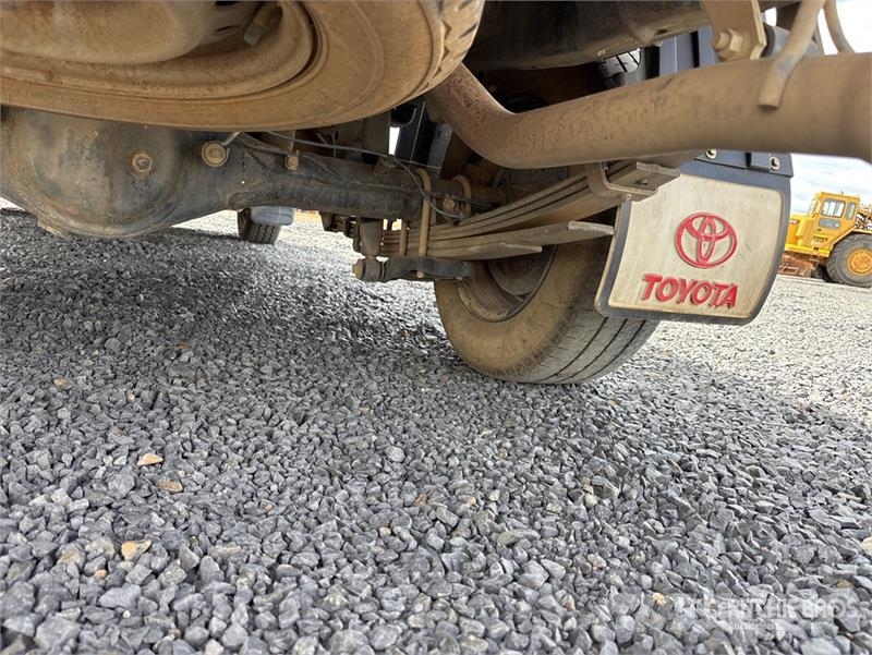 Toyota Hilux Прочие фургоны