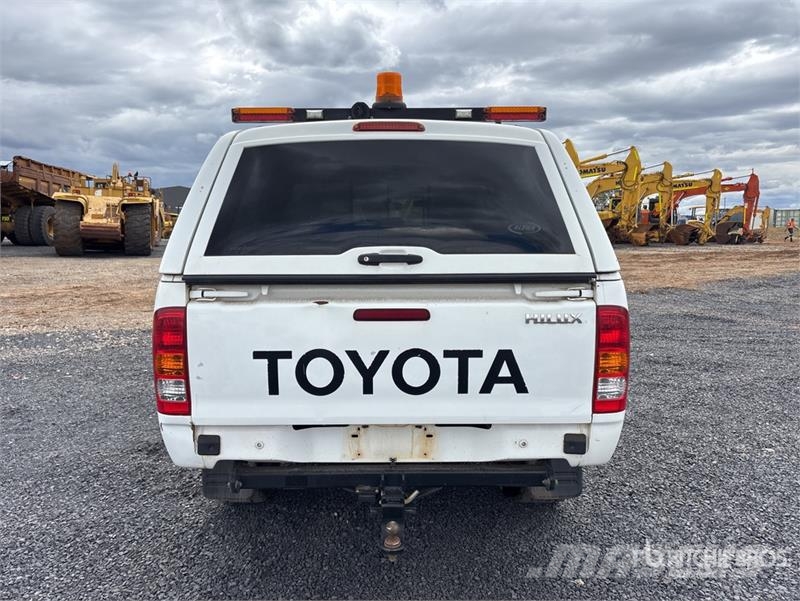 Toyota Hilux Прочие фургоны