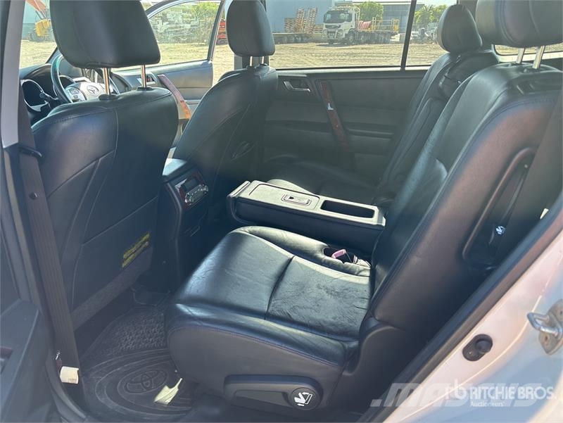 Toyota Kluger Grande AWD SUV Auto