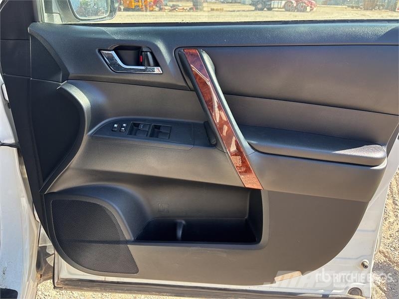 Toyota Kluger Grande AWD SUV Auto