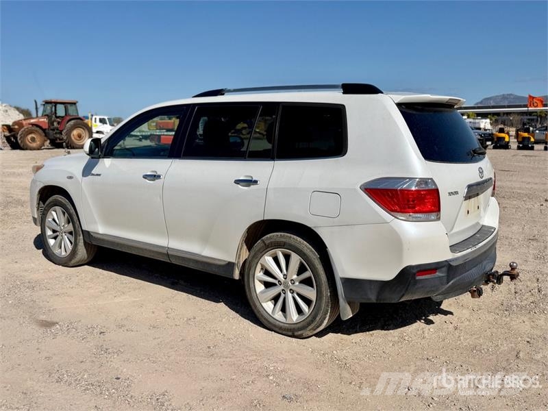 Toyota Kluger Grande AWD SUV Auto