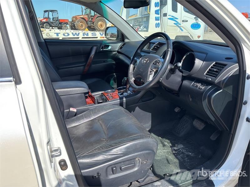 Toyota Kluger Grande AWD SUV Auto