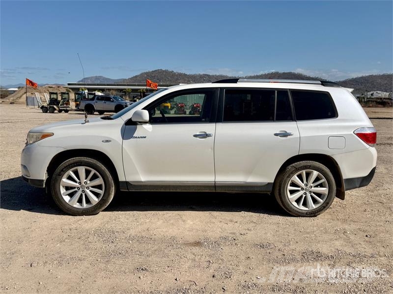 Toyota Kluger Grande AWD SUV Auto