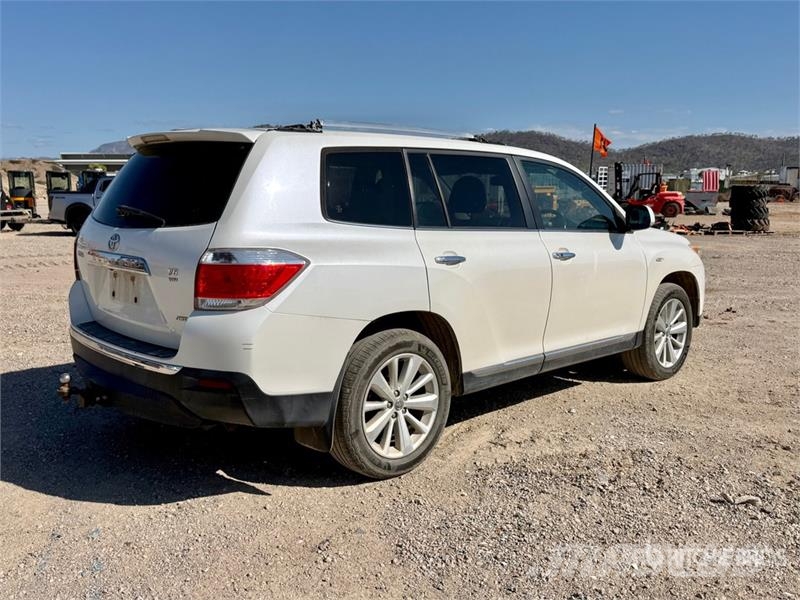 Toyota Kluger Grande AWD SUV Auto
