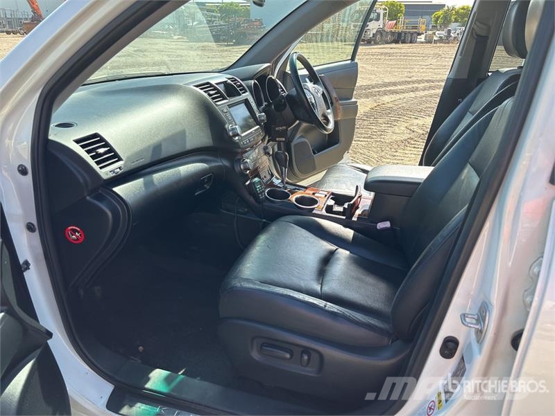 Toyota Kluger Grande AWD SUV Auto