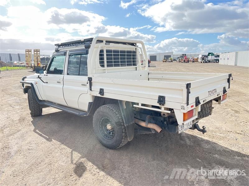 Toyota Landcruiser 4x4 Dual Cab Pickup أخرى