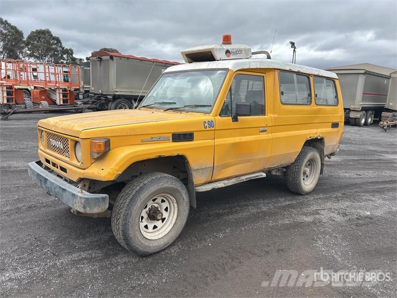 Toyota LandCruiser 75 Series Troop Carrier 4WD SUV Auto