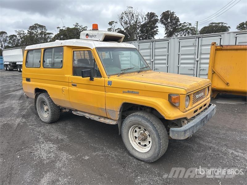 Toyota LandCruiser 75 Series Troop Carrier 4WD SUV Auto