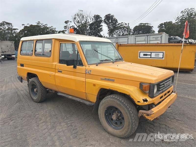 Toyota LandCruiser 75 Series Troop Carrier 4WD SUV Auto