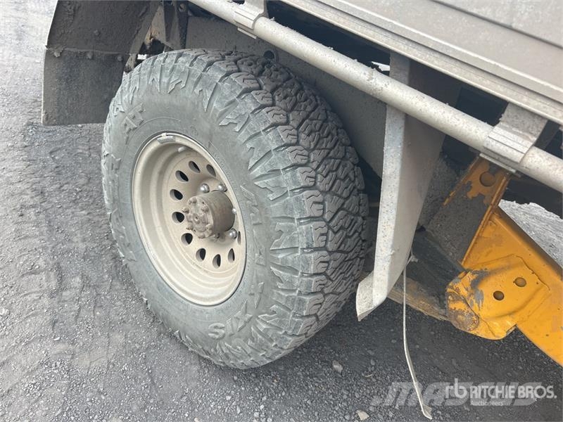 Toyota LandCruiser 75 Series 4x4 Pickup Furgoni altro
